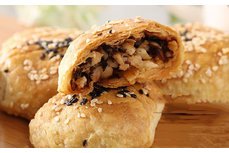 酥餅機(jī)廠家分享金華酥餅制作方法與規(guī)?；瘷C(jī)器生產(chǎn)
